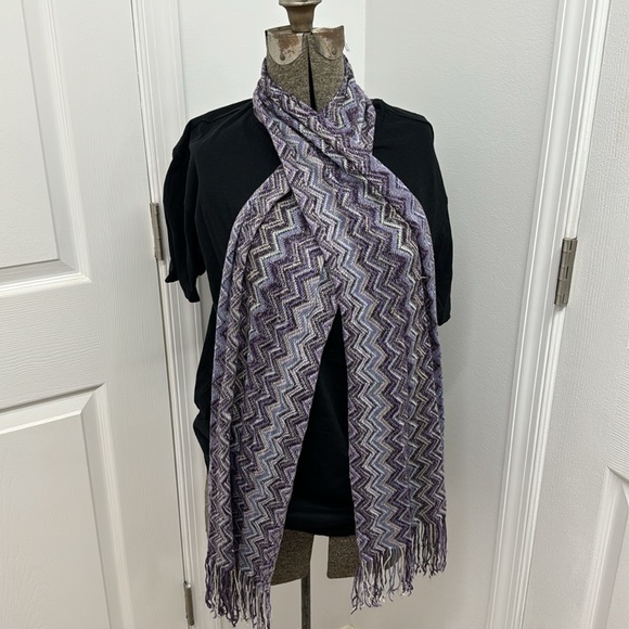 Women’s Chevron Scarf with Fringe Purple shades and Sikver - Picture 4 of 7
